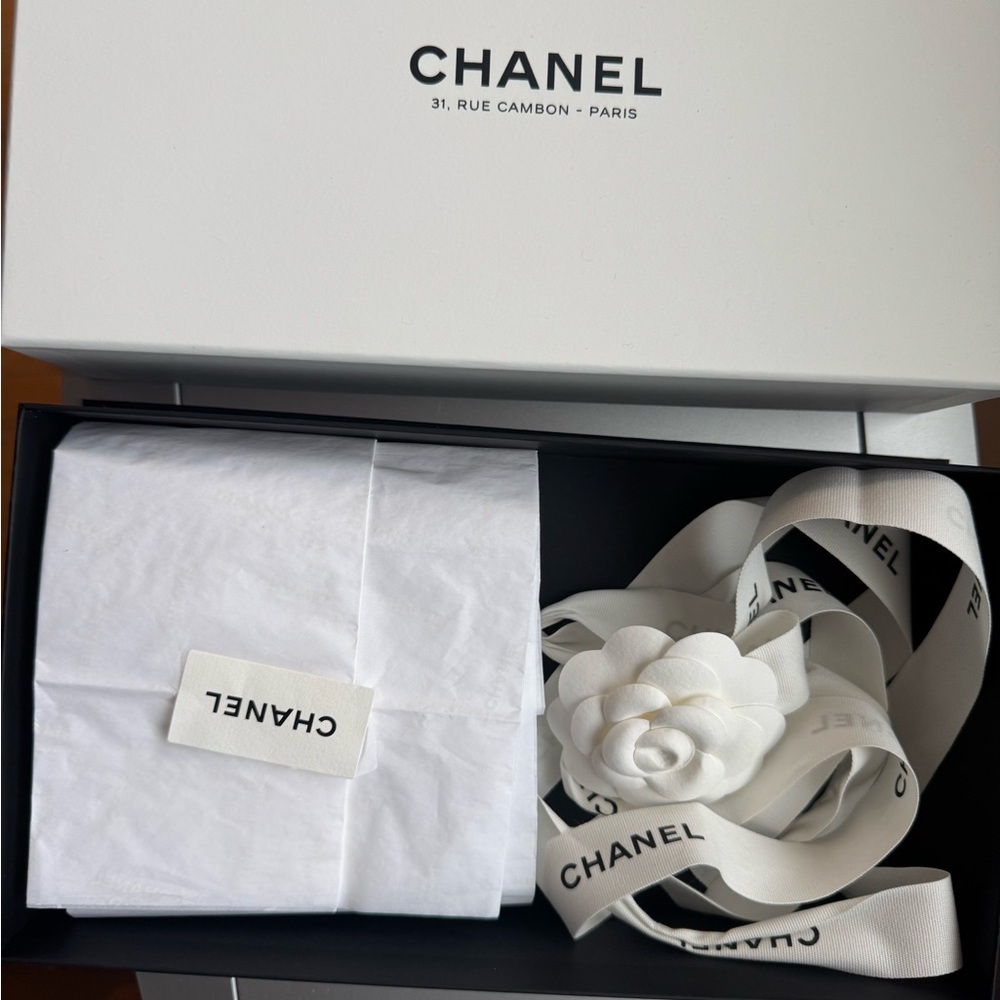 CHANEL White Camellia and Ribbon Set